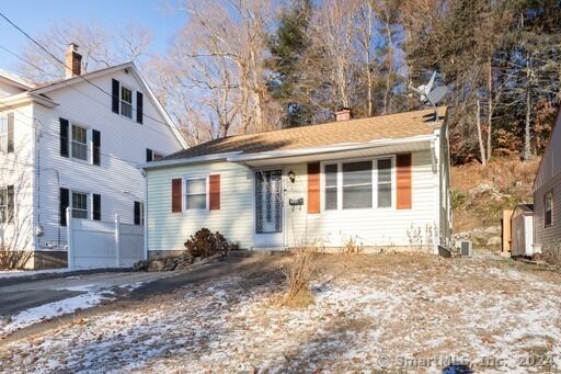 Property Photo: 322 New Litchfield Street CT 06790