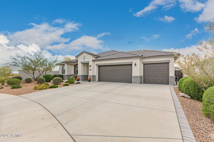 Property Photo:  1015 W Descanso Canyon Drive  AZ 85122 