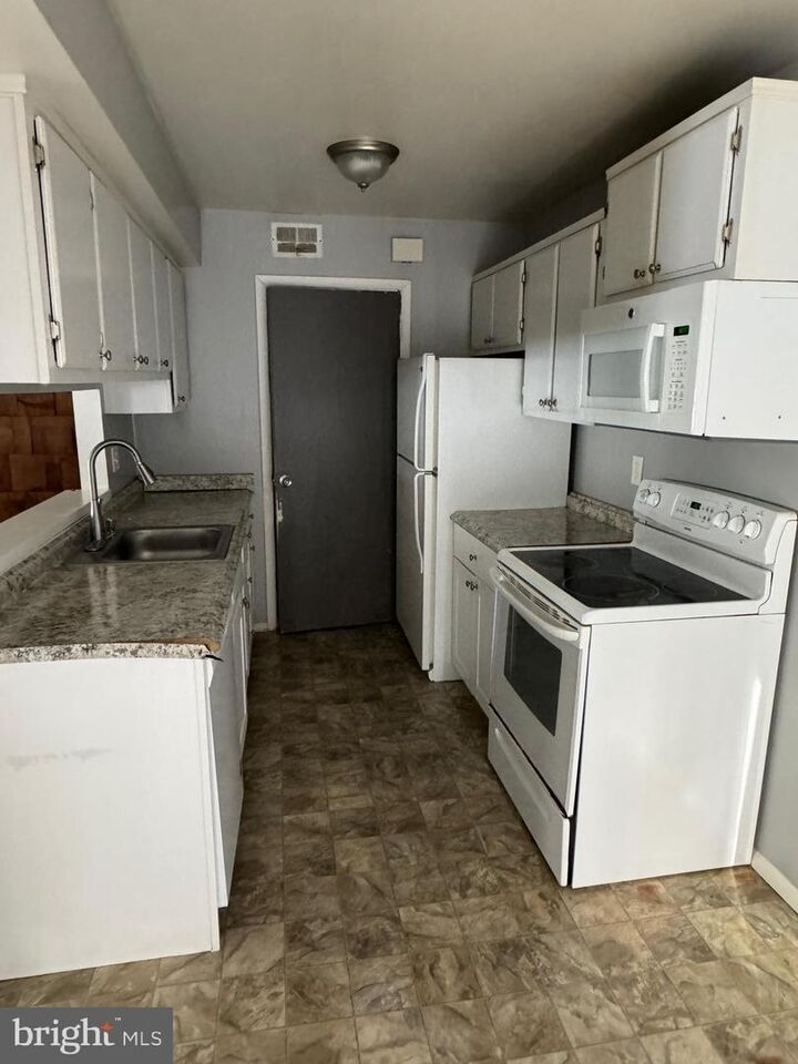 Property Photo:  11 Woodenbridge Court A  MD 21136 