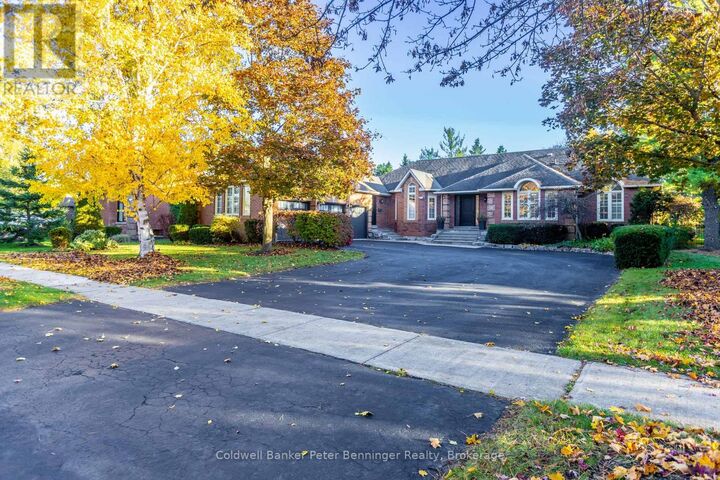 Property Photo:  152 Treegrove Circle  ON L4G 6M1 