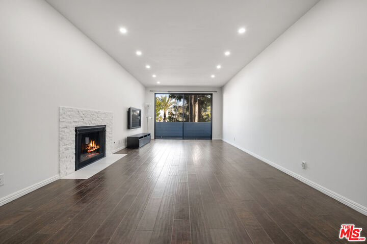 Property Photo:  310 Tahiti Way  CA 90292 