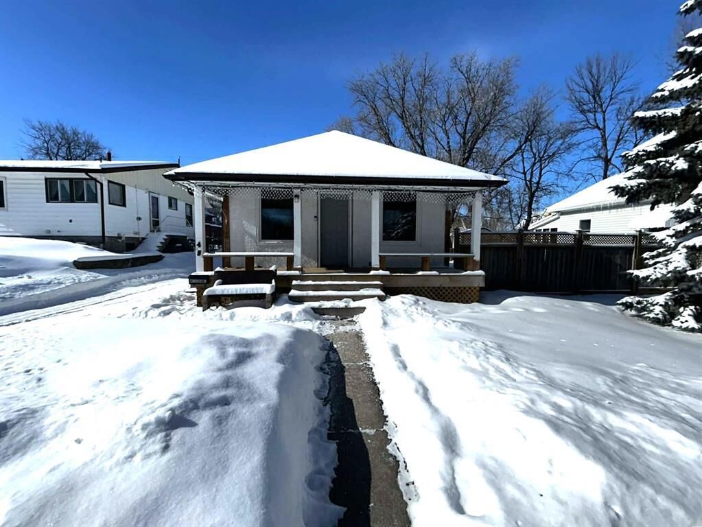 Property Photo:  45 6th Street Northeast  MB R1N 1G4 