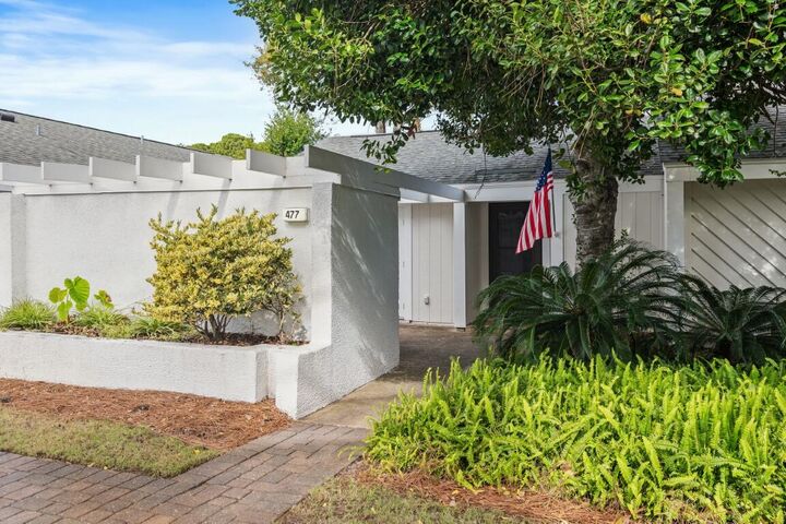 Property Photo:  477 W Linkside Place  FL 32550 