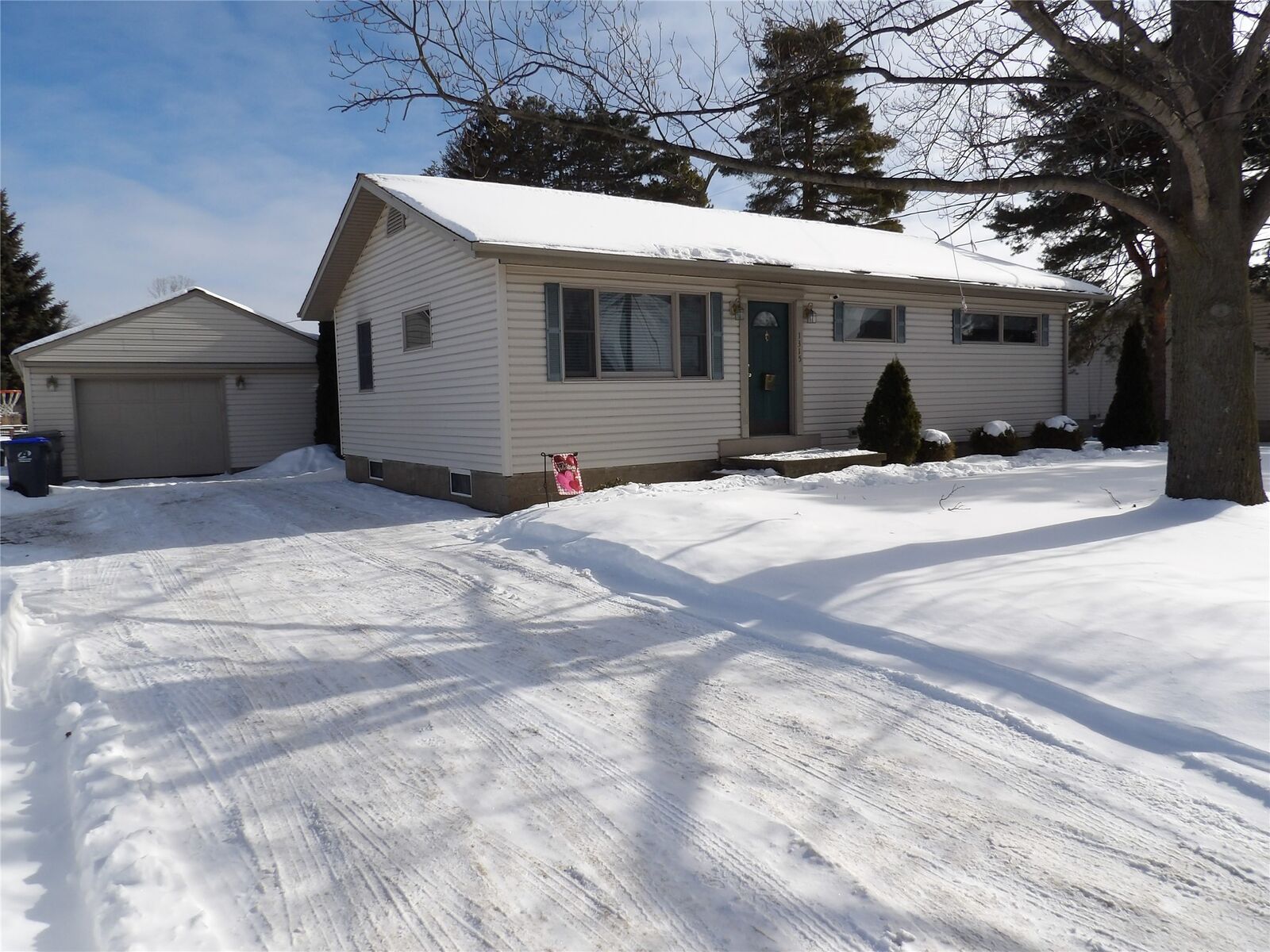 Property Photo:  1315 Oregon Avenue  PA 16505 