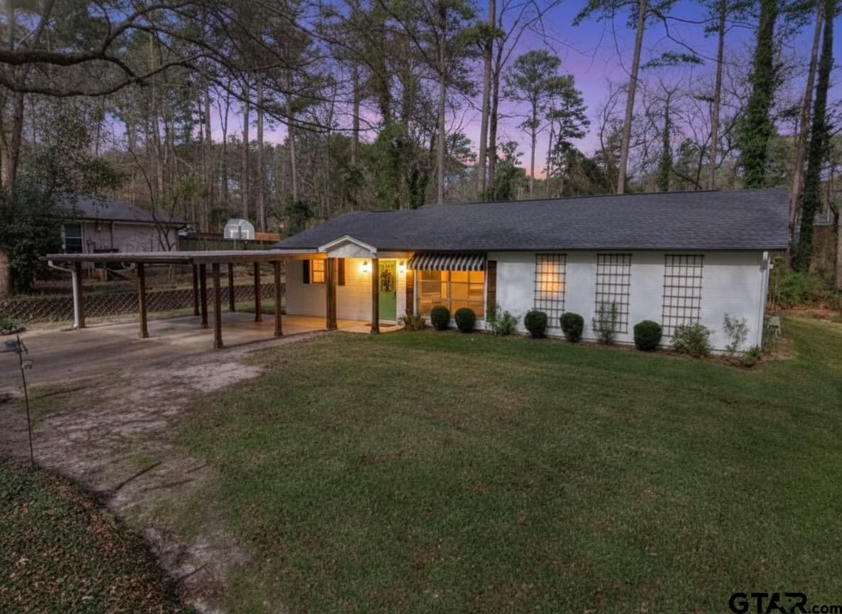 Property Photo: 1547 Hideaway Ln West TX 75771