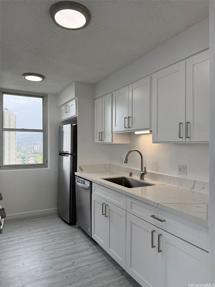 Property Photo:  2600 Pualani Way 2005  HI 96815 