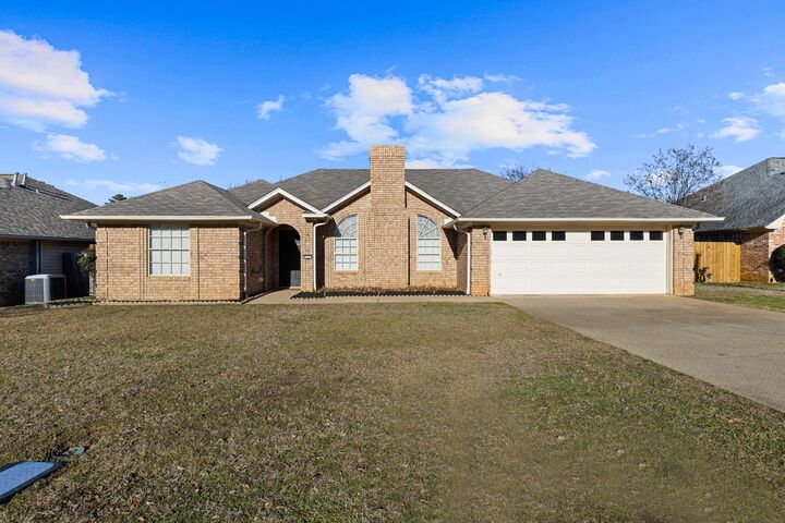 Property Photo:  1111 Ashbourne Ln.  TX 75605 