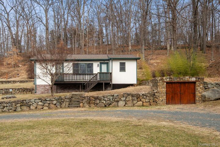 Property Photo:  689 South Mountain Road  NY 10956 