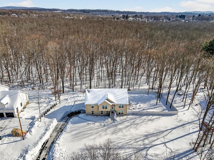Property Photo:  31 Greenshire Way  NY 12586 
