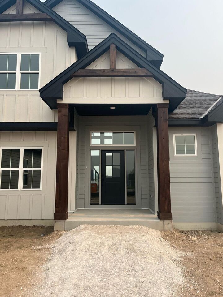 Property Photo:  9951 N Cygnet Ct  WI 53097 
