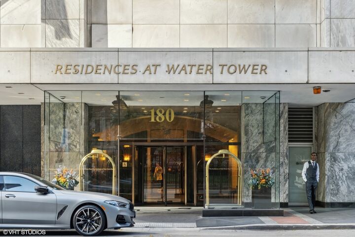 Property Photo:  180 E Pearson Street 4801  IL 60611 