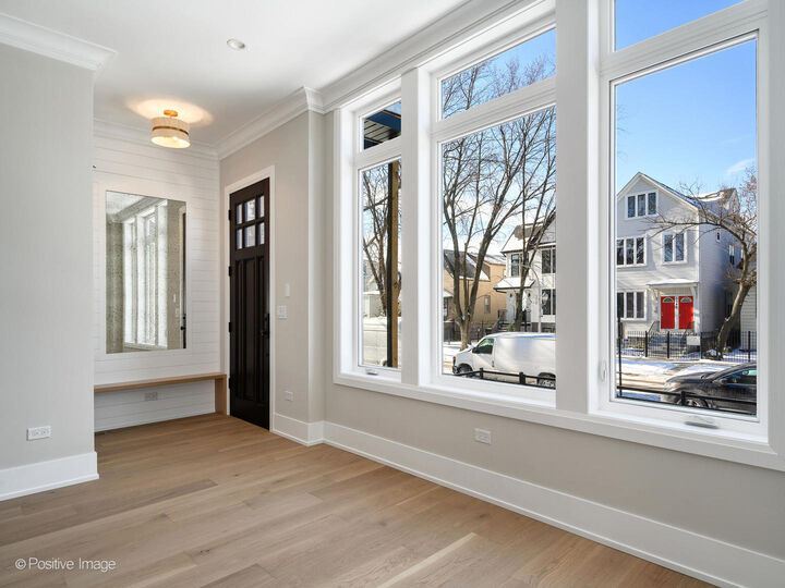 Property Photo:  3051 N Christiana Avenue  IL 60618 