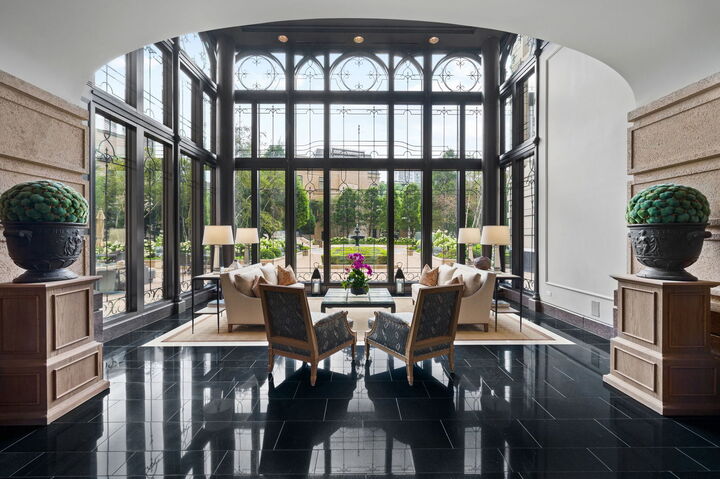 Property Photo: 2550 N Lakeview Avenue S201 IL 60614