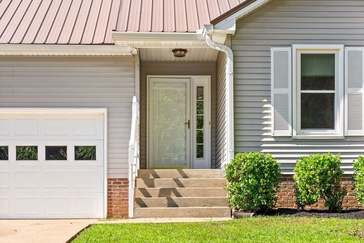 Property Photo:  2305 Ermine Dr  TN 37043 