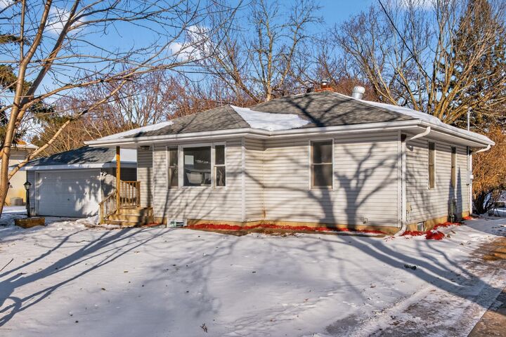 Property Photo:  2561 Harvester Avenue E  MN 55119 