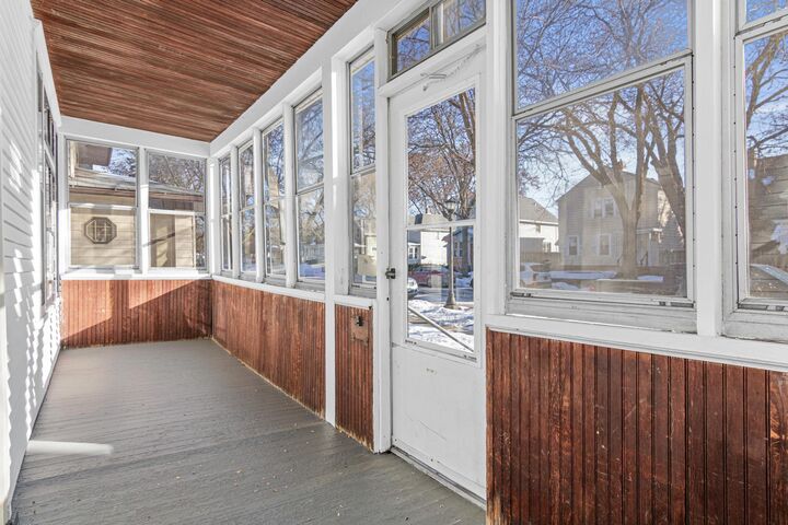 Property Photo:  855 Juno Avenue  MN 55102 