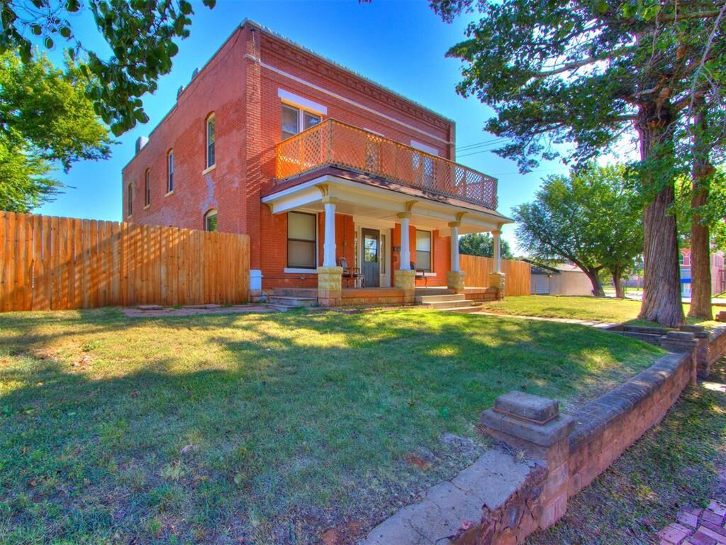Property Photo: 316 W Vilas Avenue OK 73044