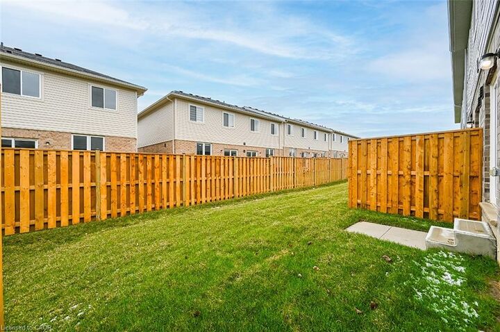 Property Photo:  45 Linden Park Lane  ON L9A 1Y1 