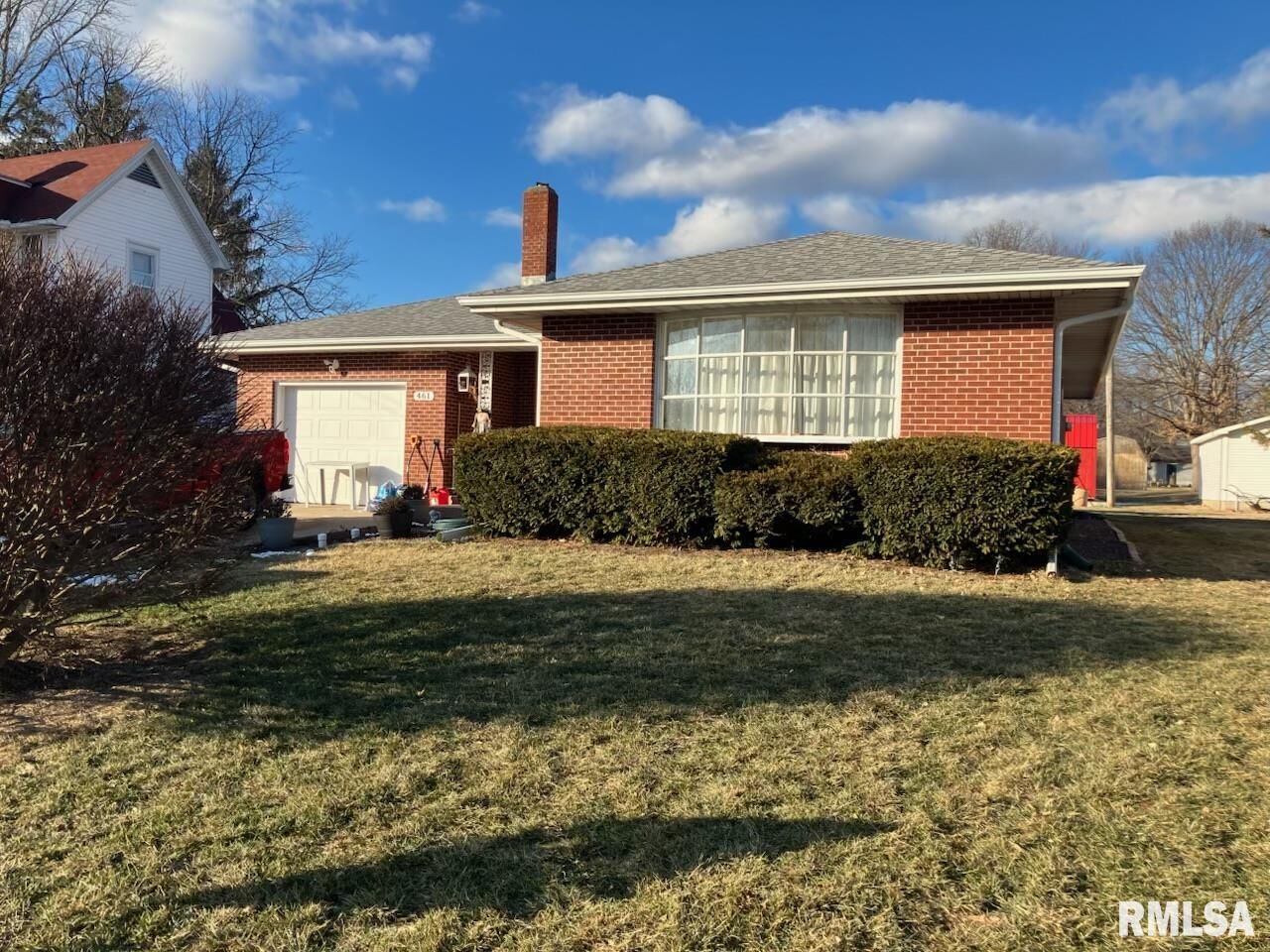 Property Photo:  461 W Washington Street  IL 62681 