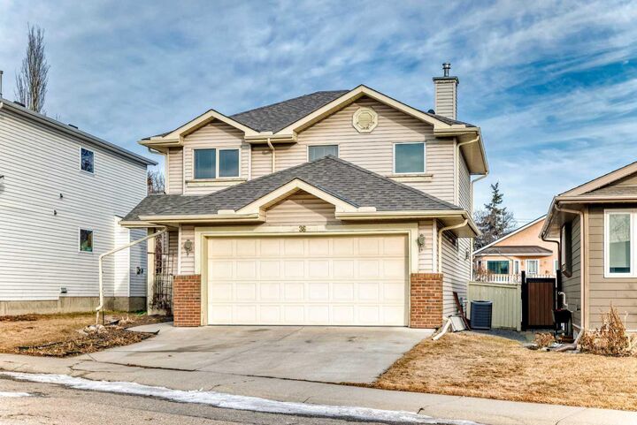 Property Photo: 36 Harvest Oak Green NE AB T3K 3Y2