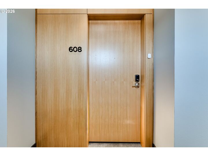 Property Photo:  1600 Pearl St 608  OR 97401 