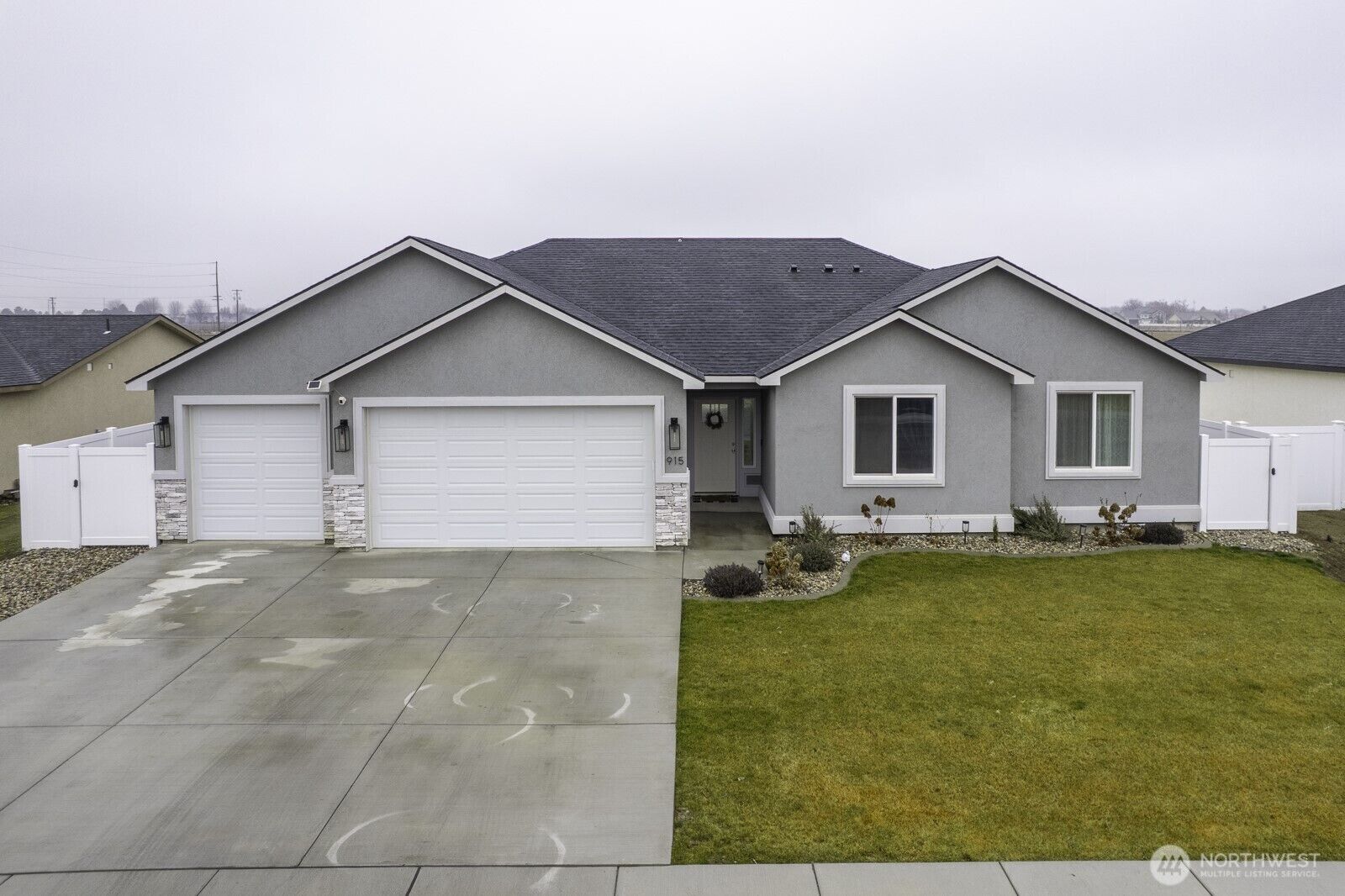 Property Photo:  915  P Street SW  WA 98848 