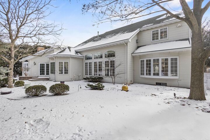 Property Photo:  324 E Haddonstone Drive  WI 54913 