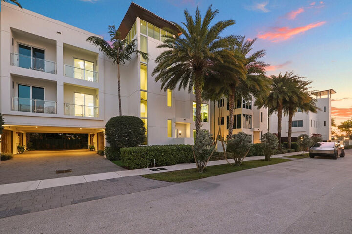 Property Photo: 238 Shore Court 238 FL 33308