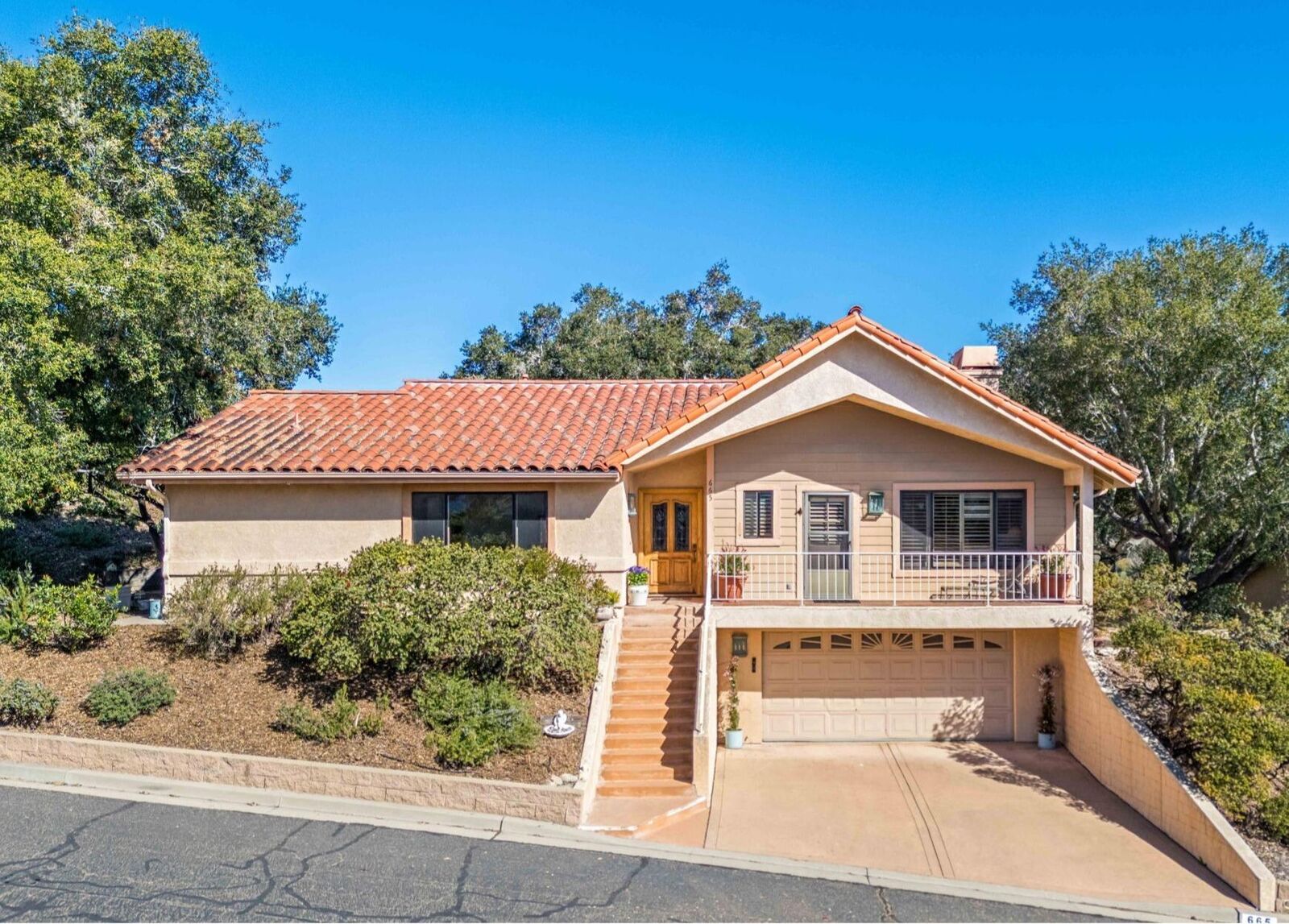 Property Photo:  665 Hillside Drive  CA 93463 