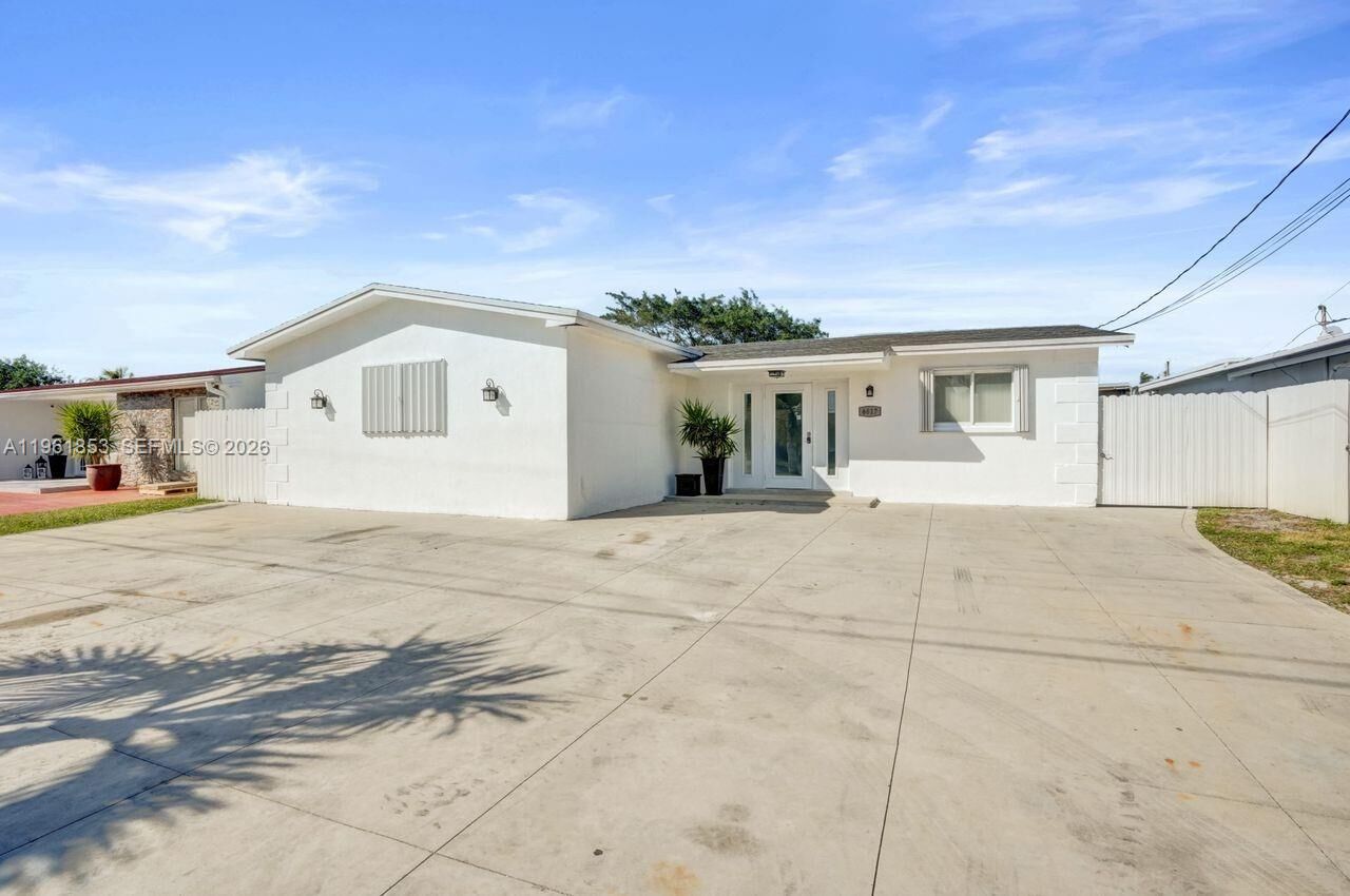Property Photo:  6617 Dahlia Dr  FL 33023 