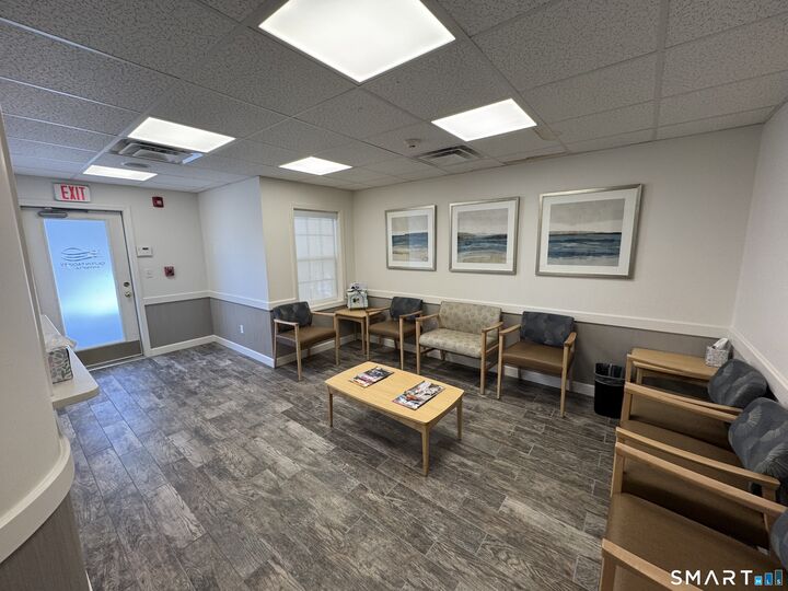 Property Photo:  5 Durham Road Ste C2  CT 06437 