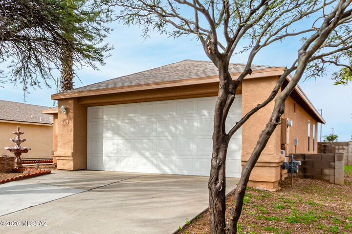 Property Photo: 3420 S Crown Dancer Drive AZ 85730