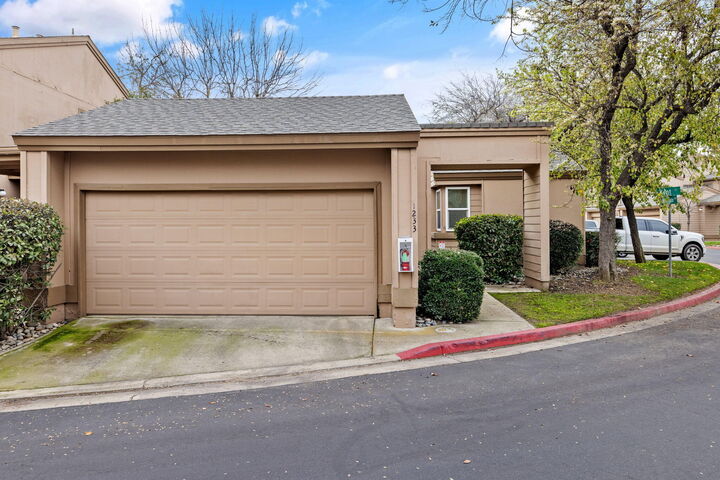 Property Photo:  1233 S Kent Street  CA 93277 