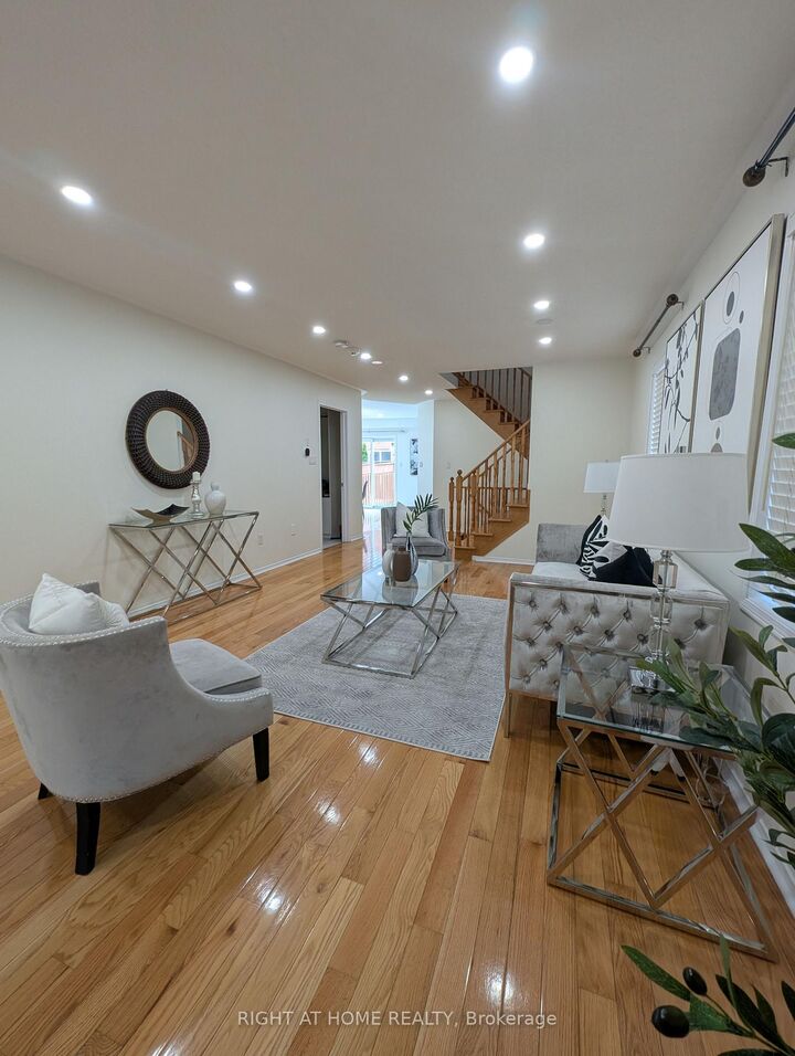 Property Photo: 158 Hollywood Hill Circle ON L4H 2P2