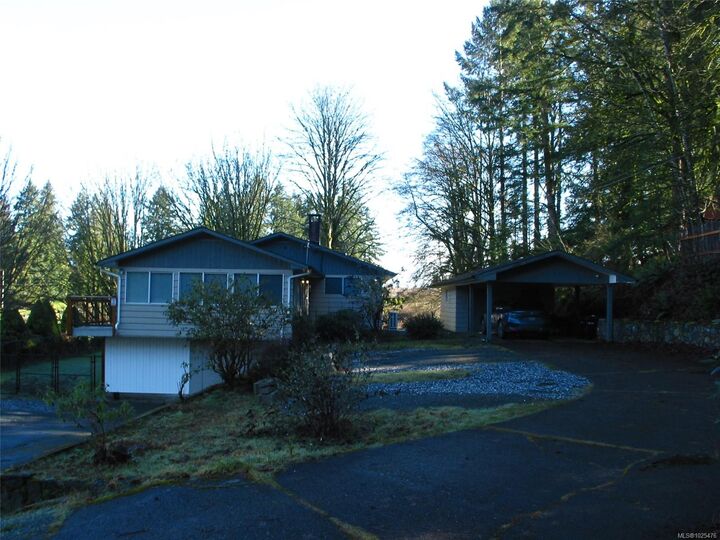 Property Photo: 2765 Cameron Taggart Rd BC V0R 1L0
