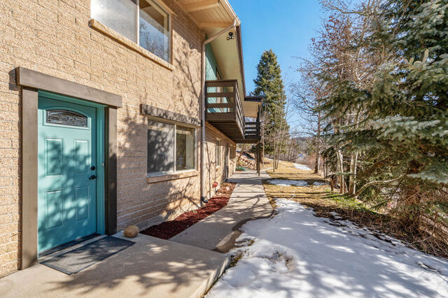 Property Photo: 640 Aspen Dr UT 84098