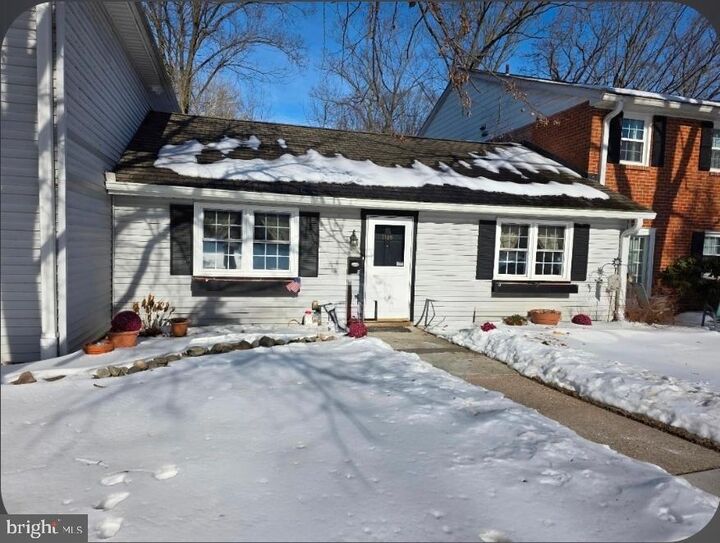 Property Photo:  1105 Yardley Cmns  PA 19067 