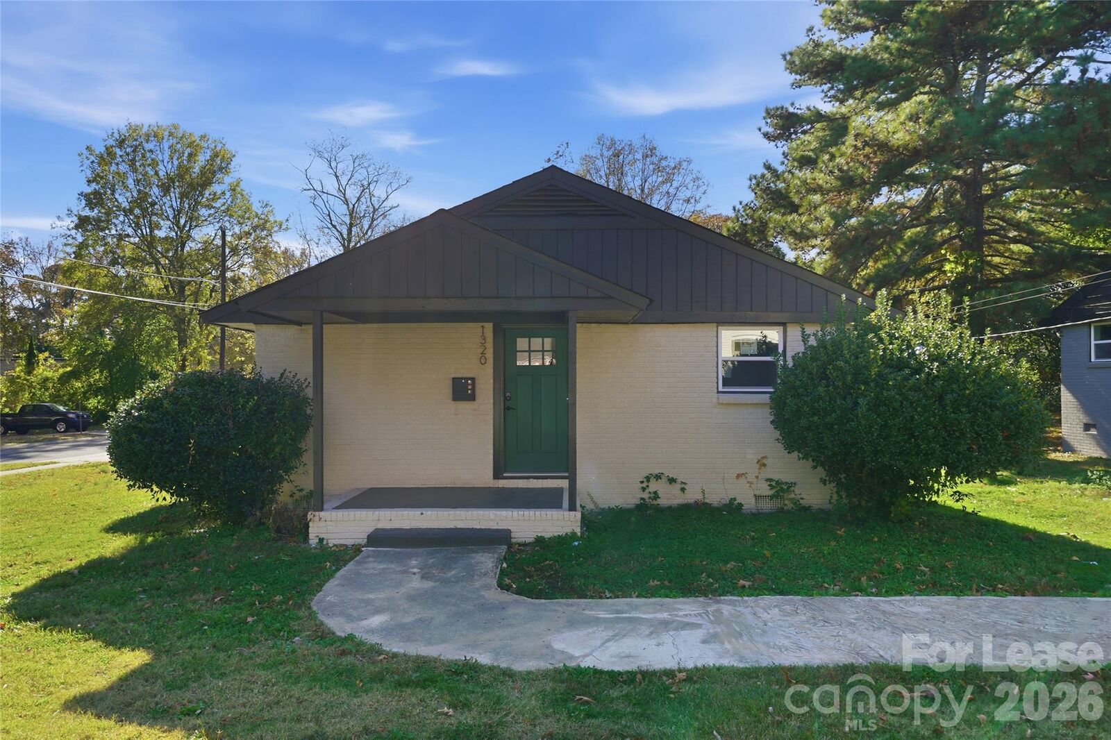 Property Photo:  1320 Anderson Street  NC 28205 