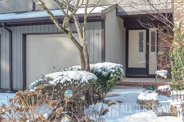 Property Photo:  92 Reynolds Court 147  NJ 07747 