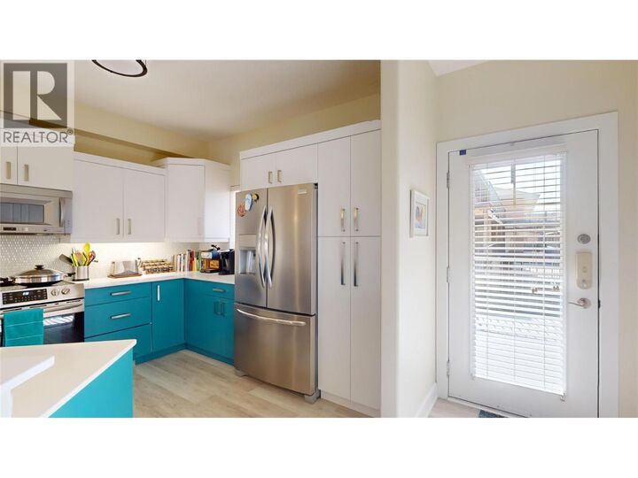 Photo de la propriété:  3996 Beach Avenue 205  BC V0H 1X5 