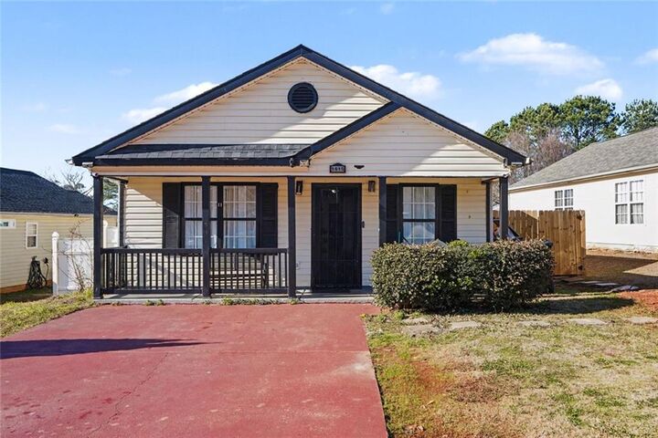 Property Photo: 1615 Hallmark Hills Drive GA 30223