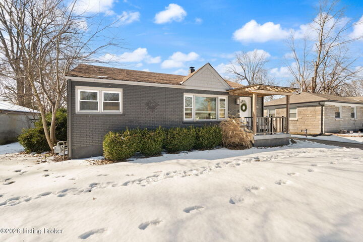 Property Photo: 4050 Addison Ln KY 40216