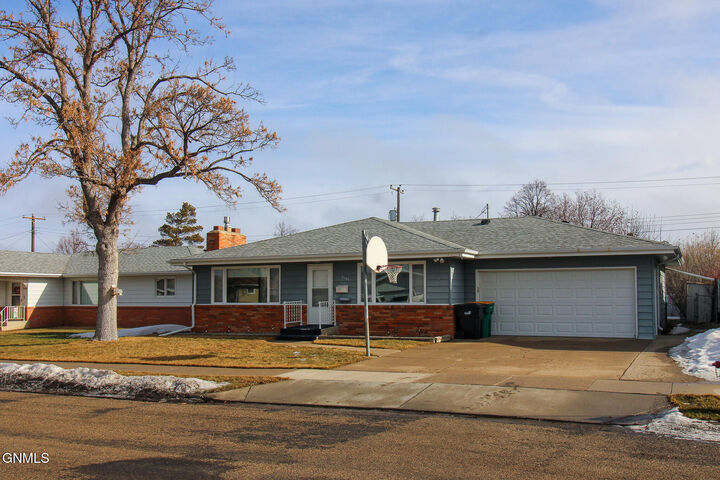 Property Photo:  2105 3rd Street N  ND 58501 