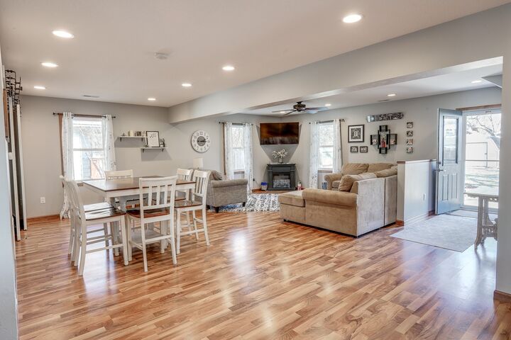 Property Photo:  1210 Broadway Street  IA 50219 