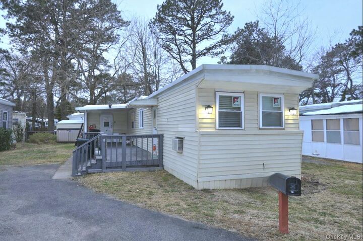 Property Photo:  525 Riverleigh Ave C7  NY 11901 