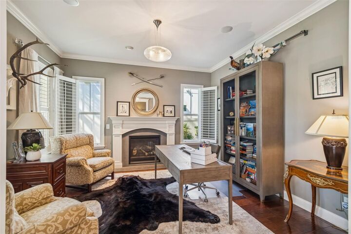 Property Photo:  2907 W Hawthorne Road  FL 33611 