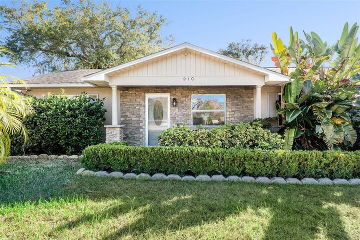 Property Photo:  910 Parson Brown Way  FL 32750 