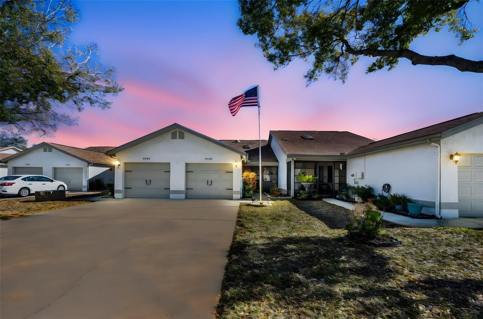 Property Photo:  8202 Leafy Court  FL 34668 