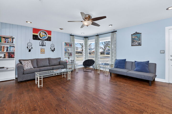 Property Photo:  212 Hill Avenue  IL 60542 