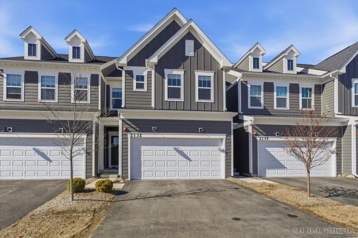 Property Photo:  2132 Weatherbee Lane  IL 60563 